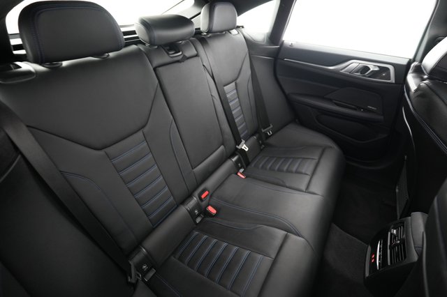 2022 BMW i4 — photo 4 of 20