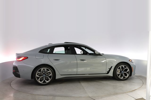 2022 BMW i4 — photo 11 of 20