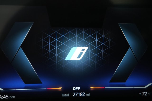 2022 BMW i4 — photo 5 of 20