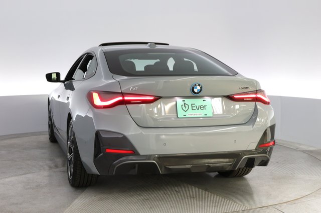 2022 BMW i4 — photo 13 of 20