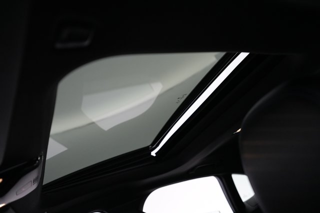 2022 BMW i4 — photo 19 of 20