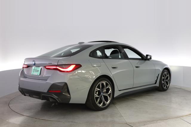 2022 BMW i4 — photo 2 of 20