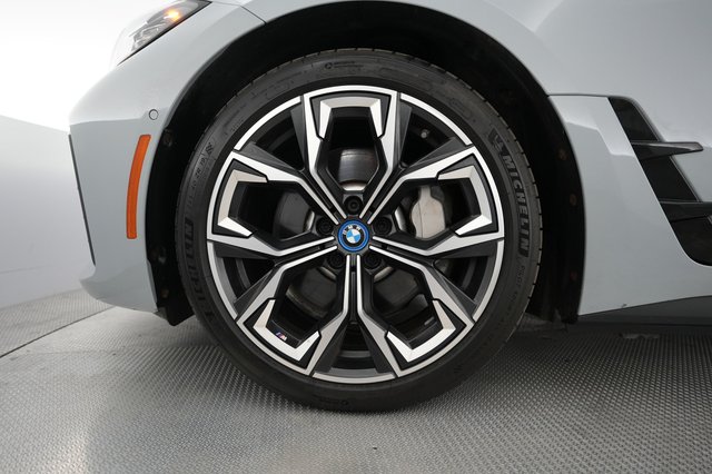 2022 BMW i4 — photo 16 of 20