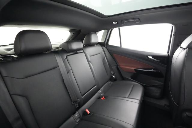2022 Volkswagen ID.4 — photo 4 of 16