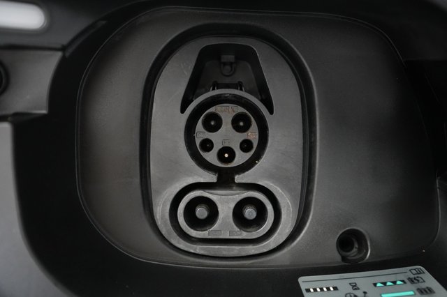 2022 Volkswagen ID.4 — photo 8 of 16