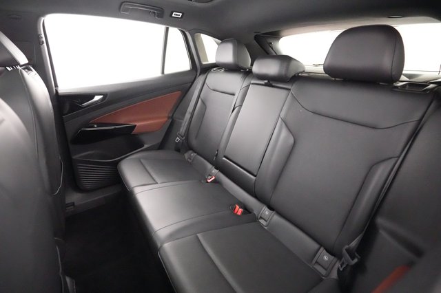 2022 Volkswagen ID.4 — photo 14 of 16