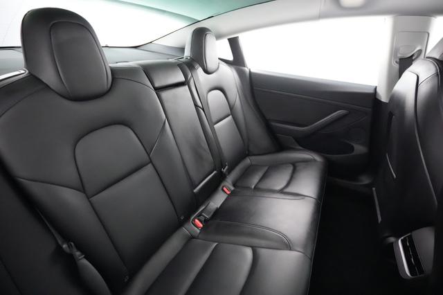 2022 Tesla Model 3 — photo 4 of 23