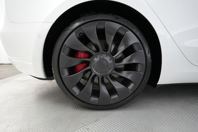2022 Tesla Model 3 — photo 7 of 23