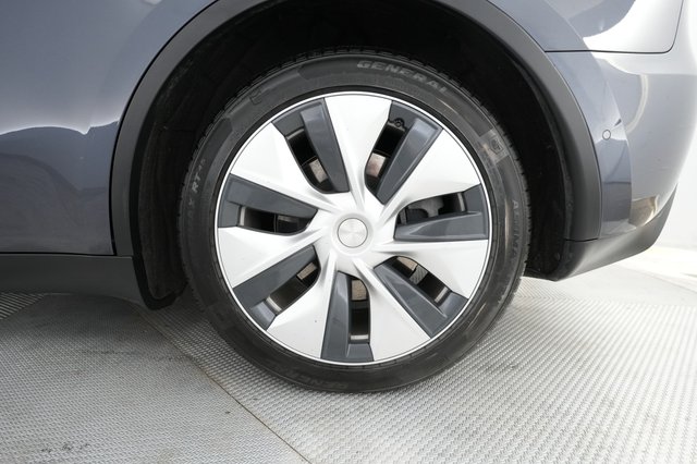 2020 Tesla Model Y — photo 16 of 21
