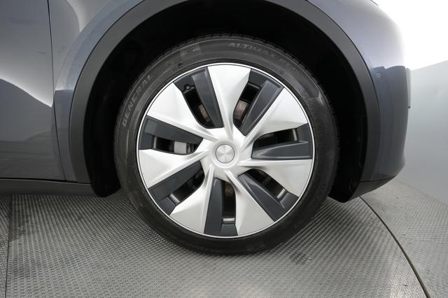 2020 Tesla Model Y — photo 7 of 21