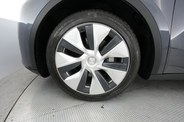 2020 Tesla Model Y — photo 15 of 21