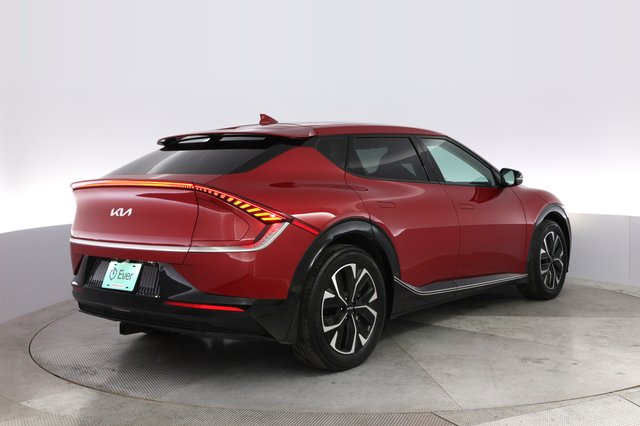 2022 Kia EV6 — photo 2 of 21
