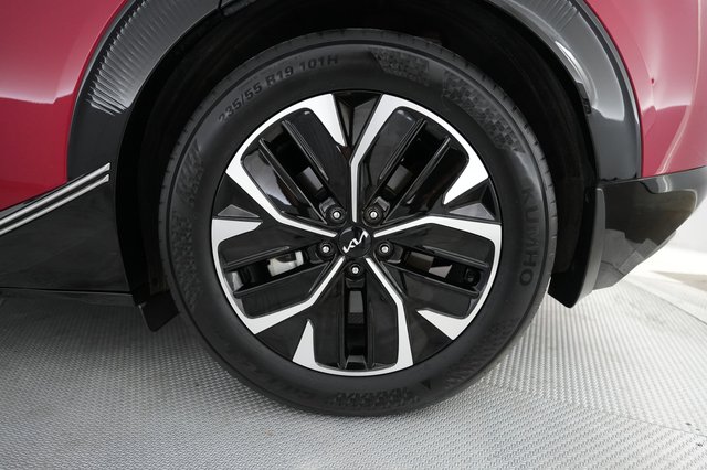 2022 Kia EV6 — photo 7 of 21