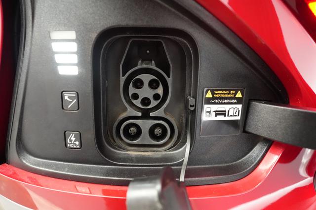 2022 Kia EV6 — photo 8 of 21