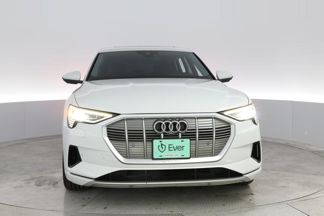 2020 Audi e-tron Sportback — photo 9 of 22