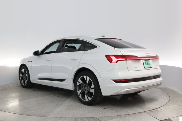 2020 Audi e-tron Sportback — photo 13 of 22