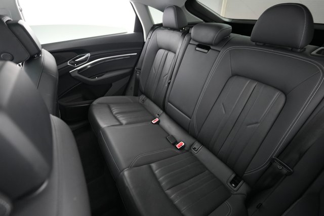2020 Audi e-tron Sportback — photo 18 of 22