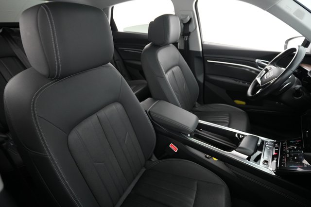 2020 Audi e-tron Sportback — photo 19 of 22