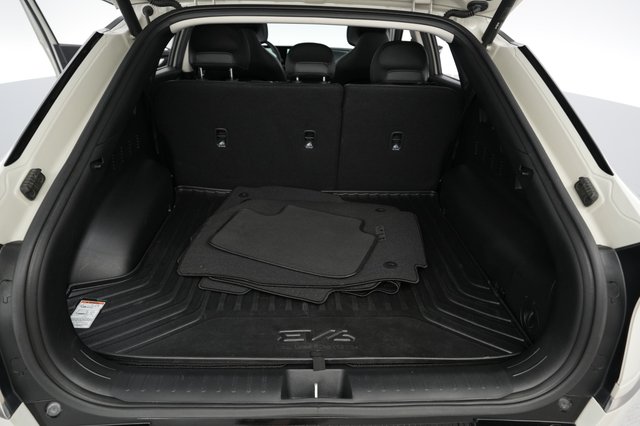 2023 Kia EV6 — photo 6 of 20