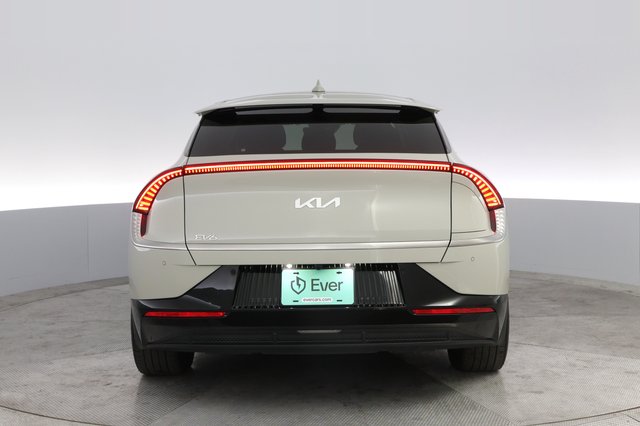 2023 Kia EV6 — photo 12 of 20