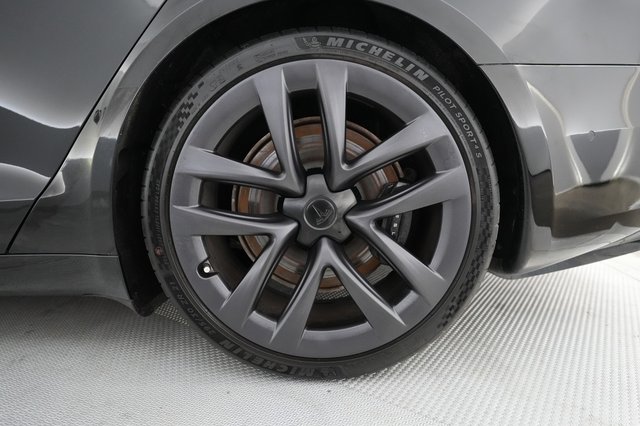 2022 Tesla Model S — photo 15 of 24