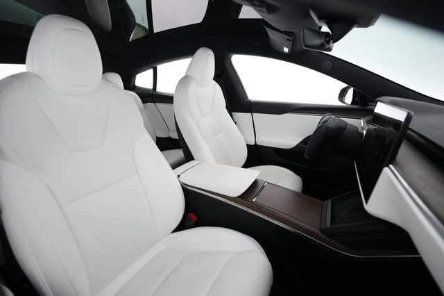 2022 Tesla Model S — photo 18 of 24