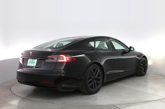 2022 Tesla Model S — photo 2 of 24