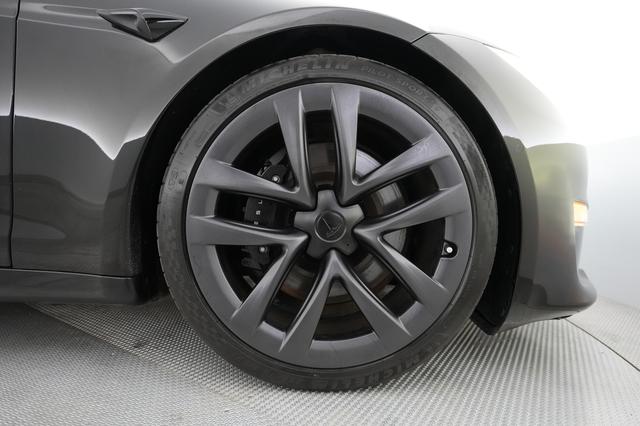2022 Tesla Model S — photo 7 of 24