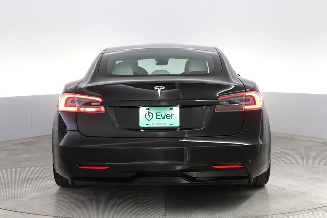 2022 Tesla Model S — photo 12 of 24