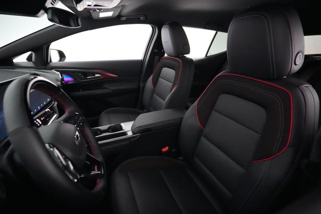 2024 Chevrolet Equinox EV — photo 3 of 23