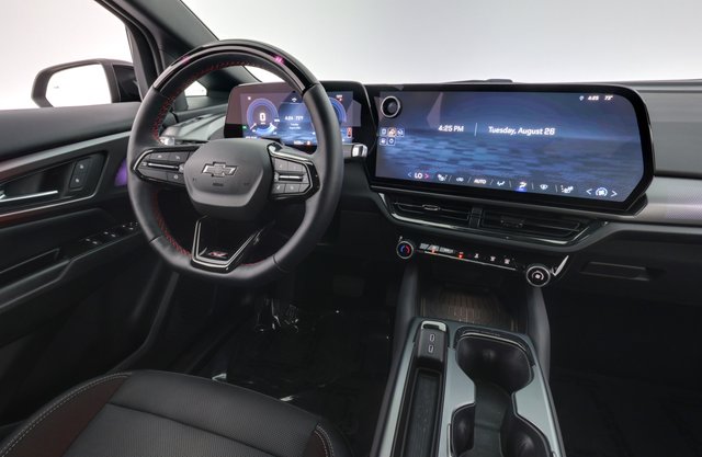 2024 Chevrolet Equinox EV — photo 20 of 23