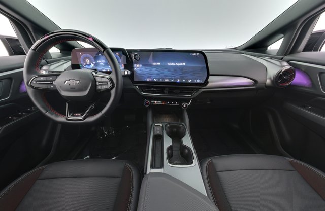 2024 Chevrolet Equinox EV — photo 21 of 23