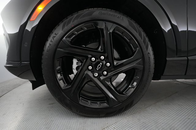 2024 Chevrolet Equinox EV — photo 15 of 23