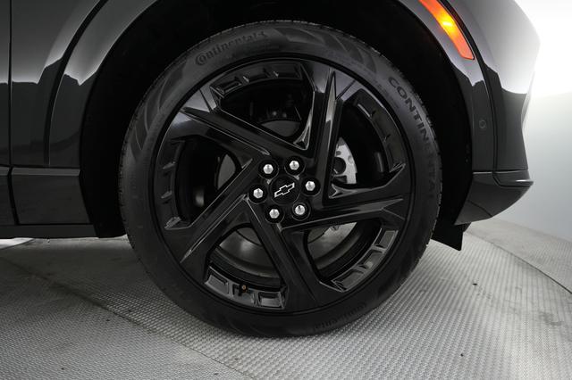 2024 Chevrolet Equinox EV — photo 7 of 23