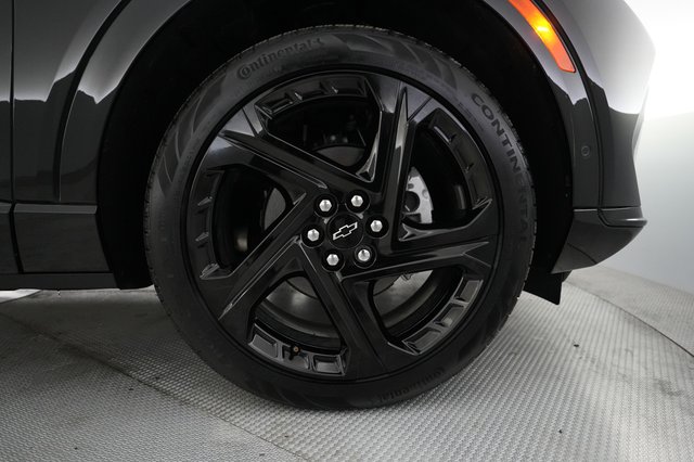 2024 Chevrolet Equinox EV — photo 7 of 23