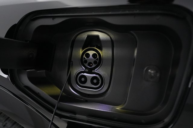 2024 Chevrolet Equinox EV — photo 8 of 23