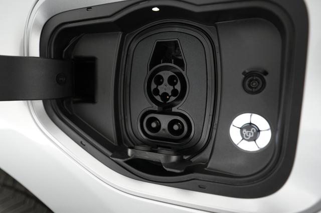 2024 Ford F150 Lightning — photo 8 of 20