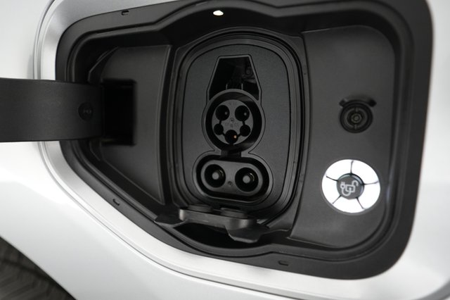 2024 Ford F150 Lightning — photo 8 of 20