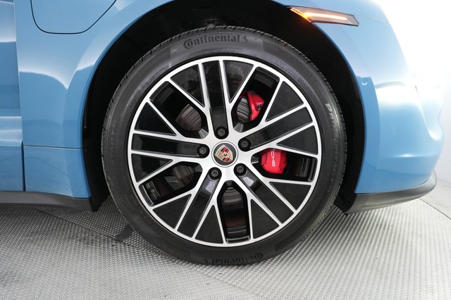 2020 Porsche Taycan — photo 15 of 21