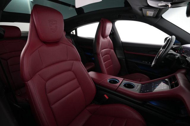2020 Porsche Taycan — photo 19 of 21