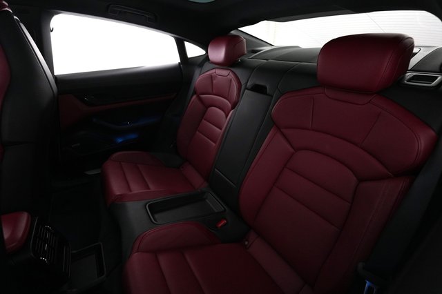 2020 Porsche Taycan — photo 18 of 21