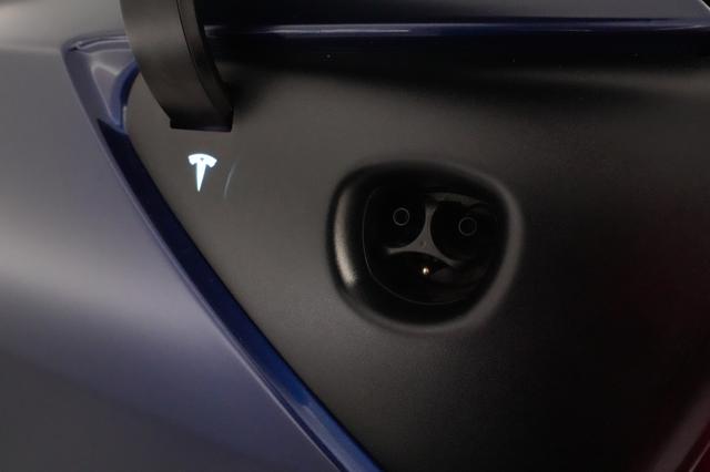 2023 Tesla Model Y — photo 8 of 22
