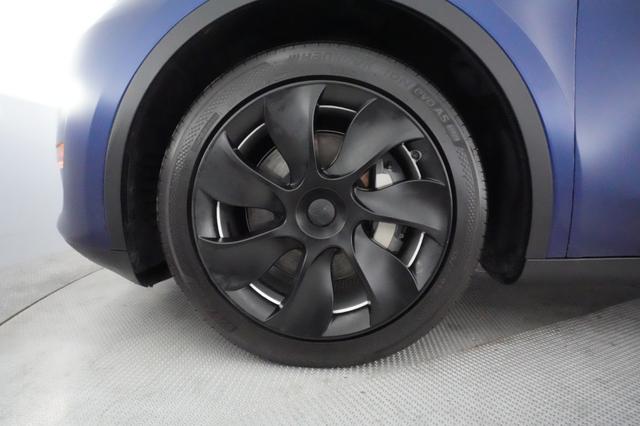 2023 Tesla Model Y — photo 7 of 22