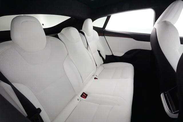 2023 Tesla Model S — photo 4 of 21