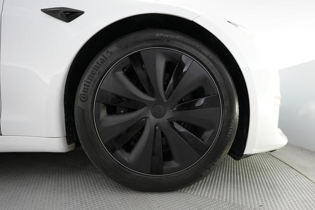 2023 Tesla Model S — photo 7 of 21
