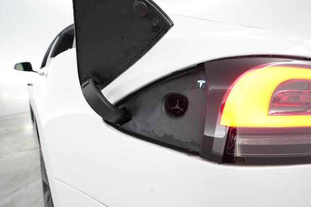 2023 Tesla Model S — photo 8 of 21