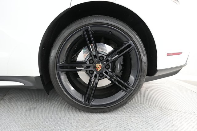 2021 Porsche Taycan — photo 16 of 22