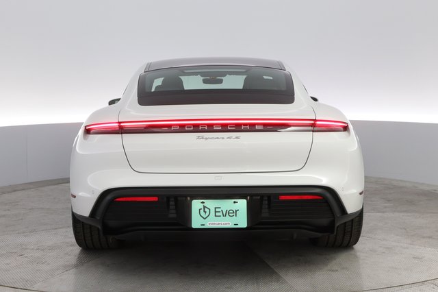 2021 Porsche Taycan — photo 12 of 22