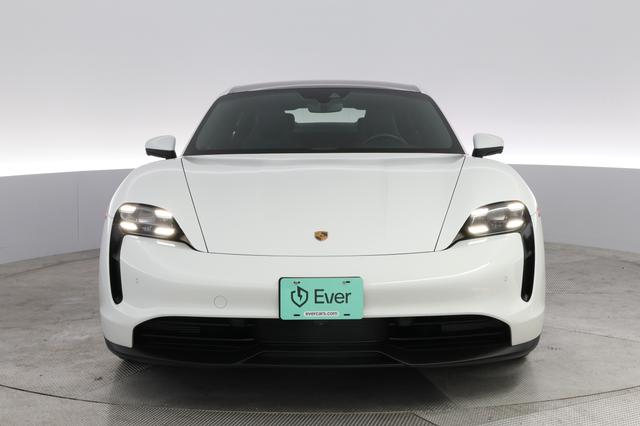 2021 Porsche Taycan — photo 9 of 22