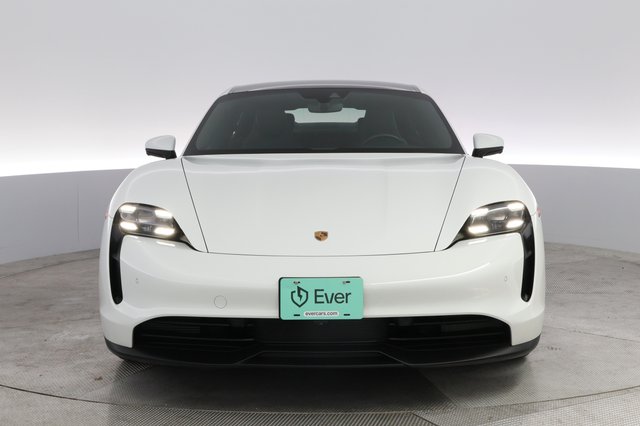 2021 Porsche Taycan — photo 9 of 22